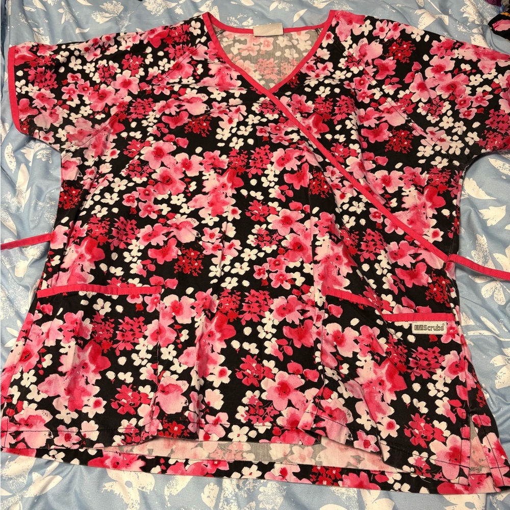 BUNDLE OF 4 PATTERNED SCRUB TOPS